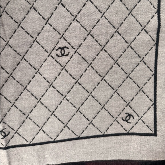 CHANEL Black and Gray Quilted Logo Scarf - Picture 3 of 8